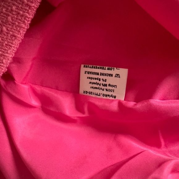Chic Pink Womans Dress with Button Accents - Picture 3 of 4